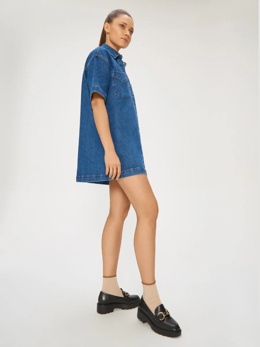 Czarne mokasyny ze złotą ozdobą