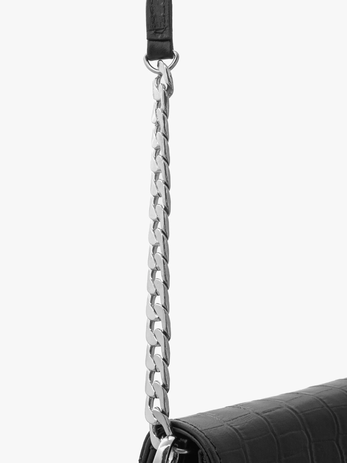 Elegancka, czarna torebka z ozdobną fakturą