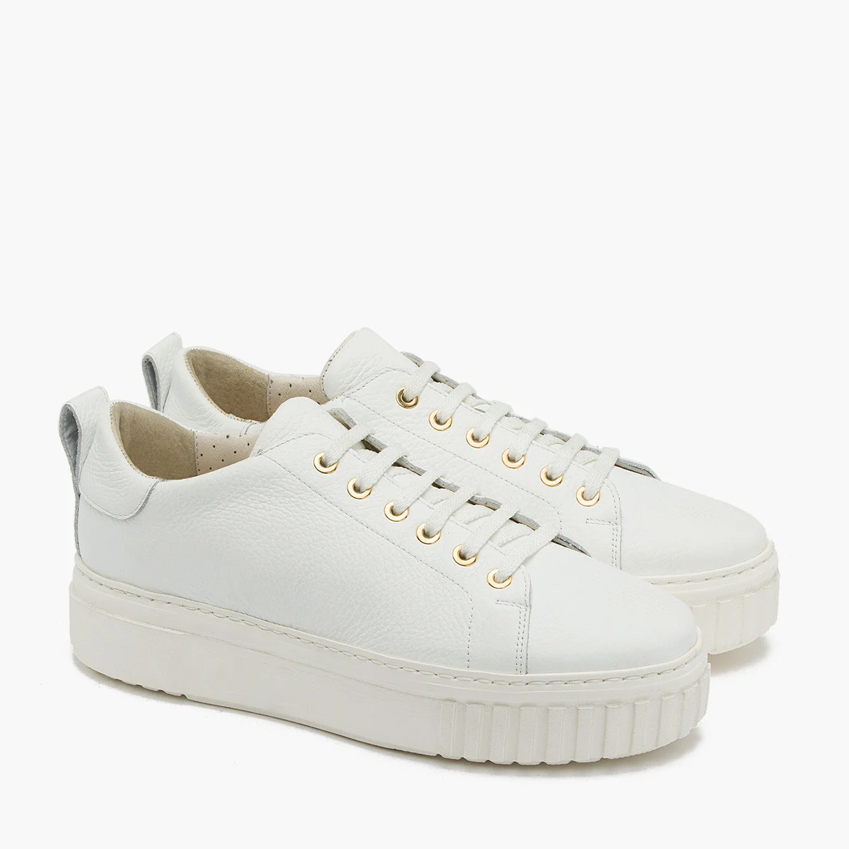 Białe półbuty sportowe ze złotymi detalami