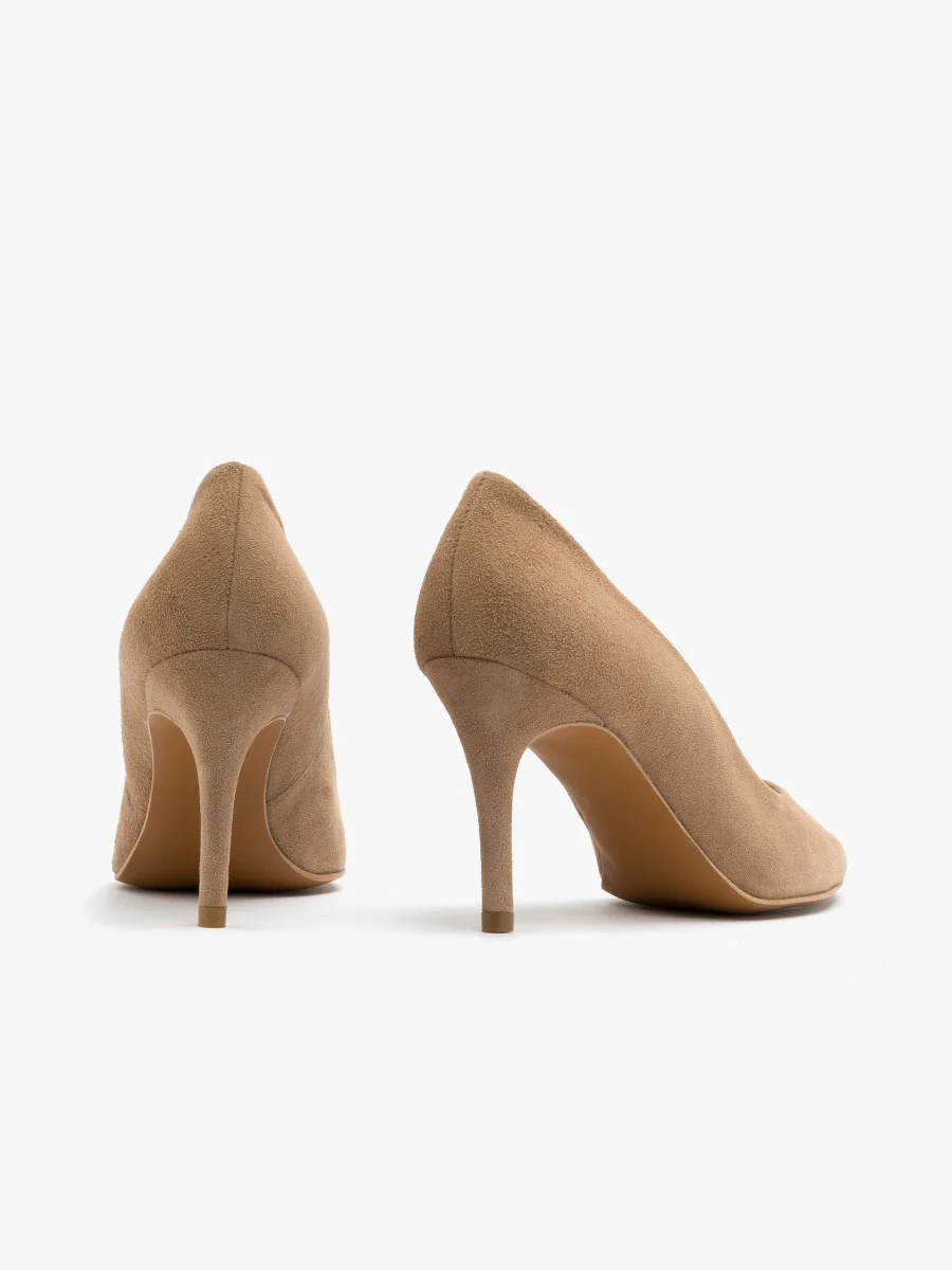 Beżowe welurowe czółenka na szpilce