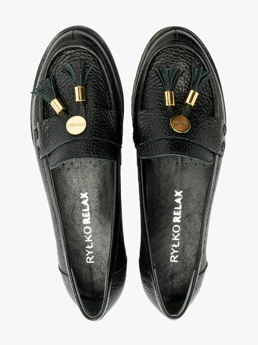 Czarne mokasyny ze złotą ozdobą