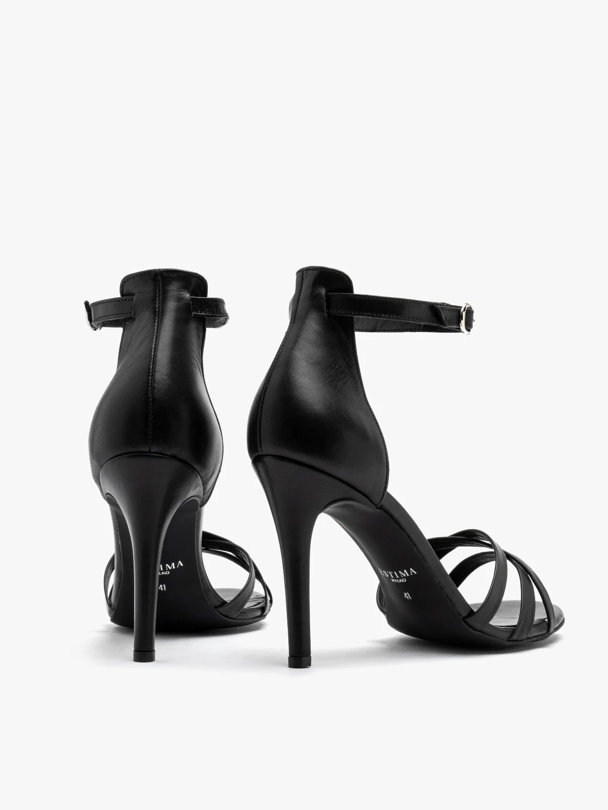 Czarne sandały z ozdobnymi paseczkami