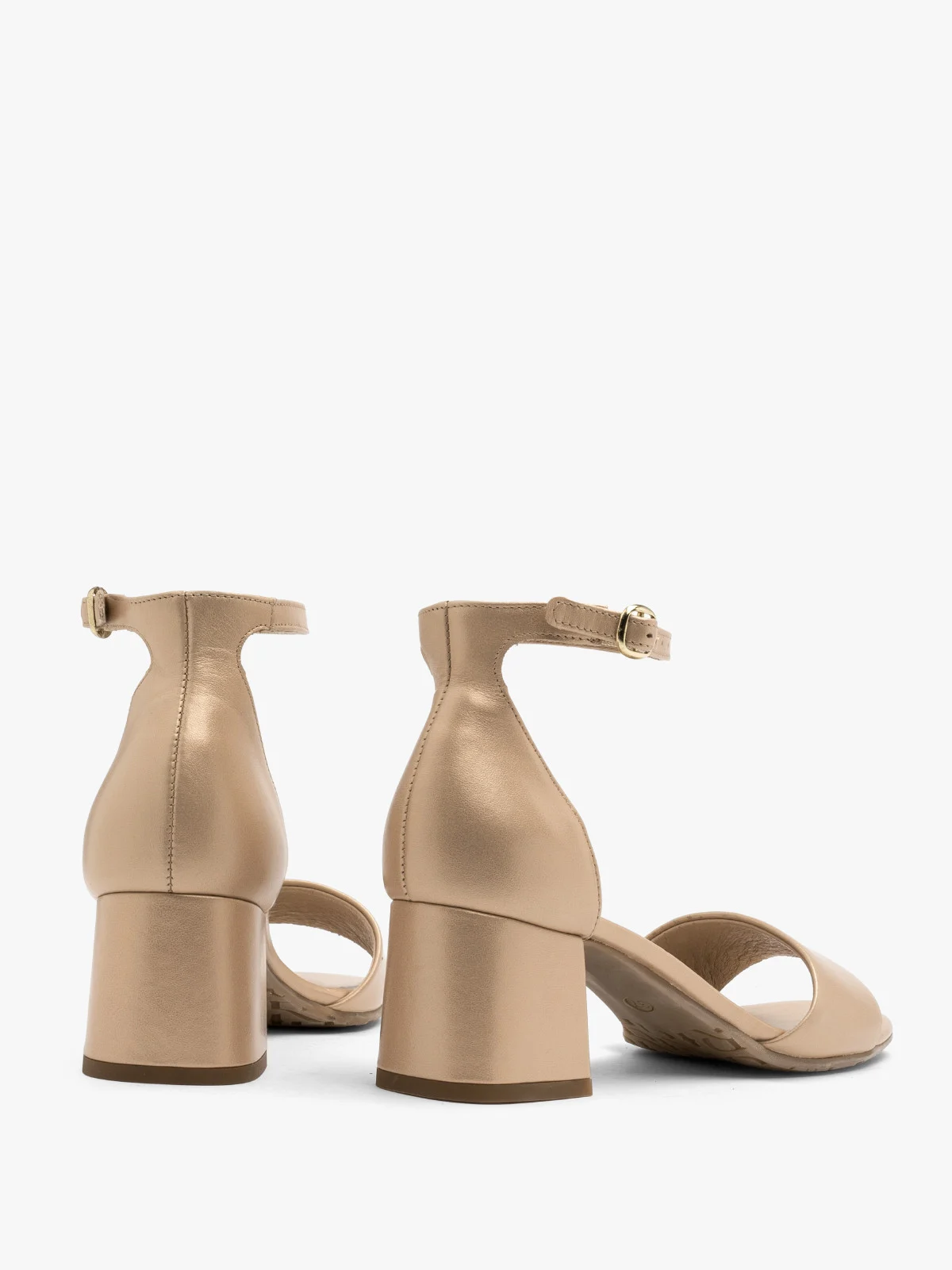 Złote sandały na obcasie