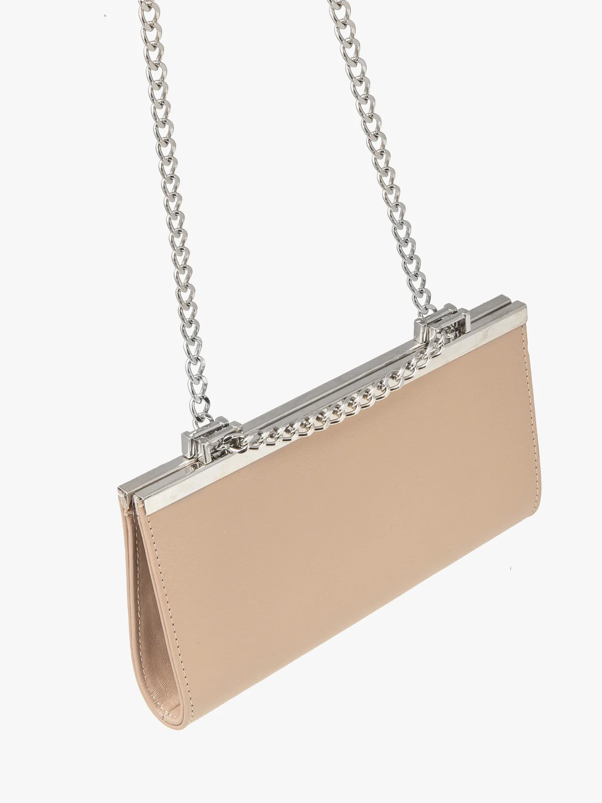 Mała beżowa torebka damska na srebrnym łańcuszku
