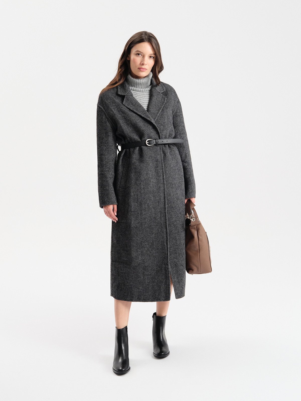 Czarne botki damskie z cholewką o prostym kroju