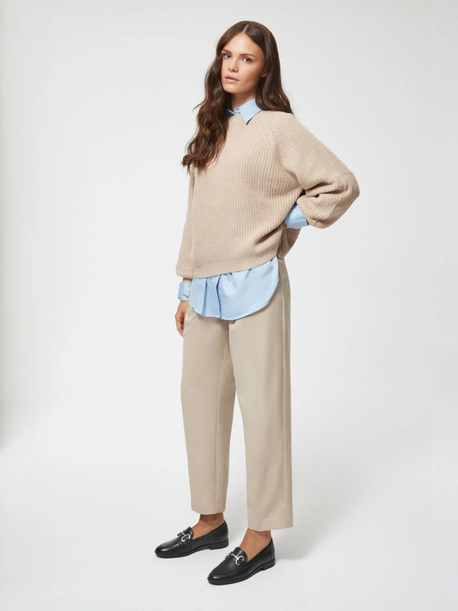 Czarne mokasyny ze srebrną ozdobą