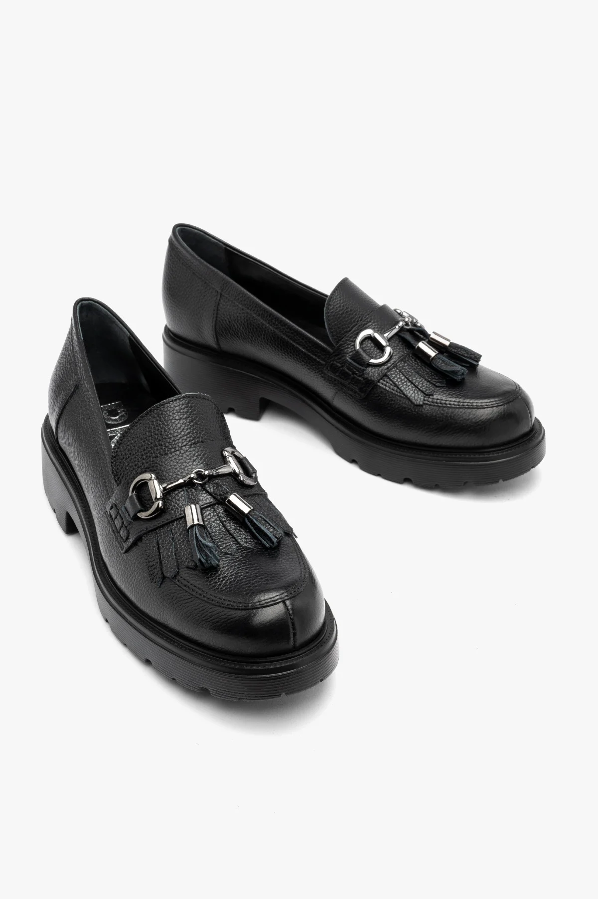 Czarne mokasyny z frędzlami