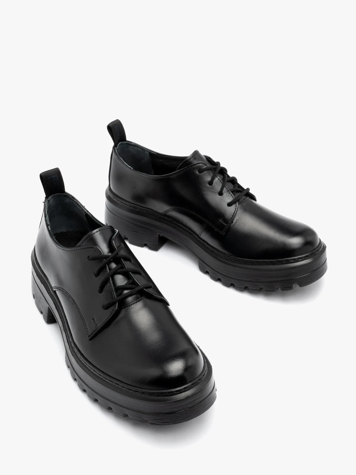 Czarne półbuty na lekkiej podeszwie