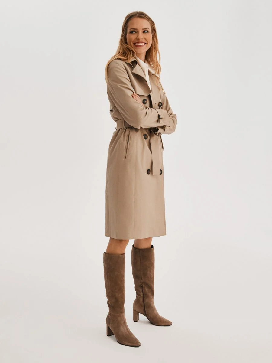 Piaskowe kozaki na obcasie