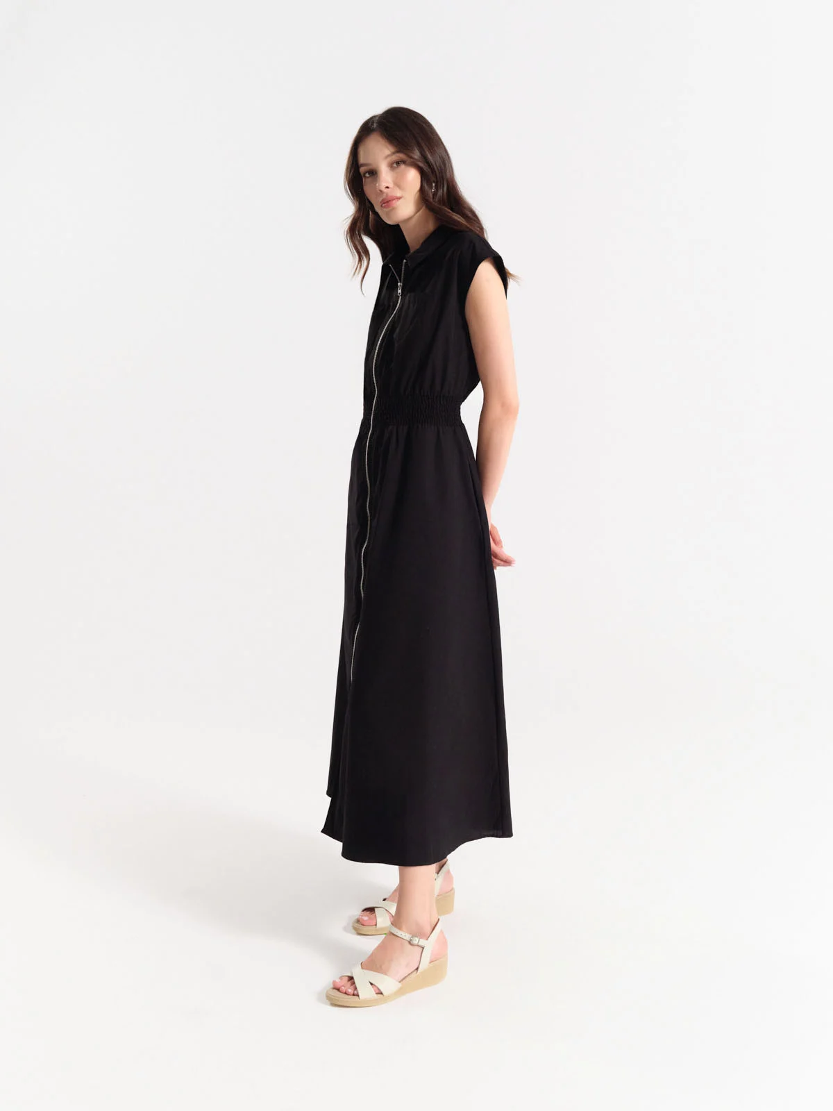 Kremowe sandały na niskiej platformie