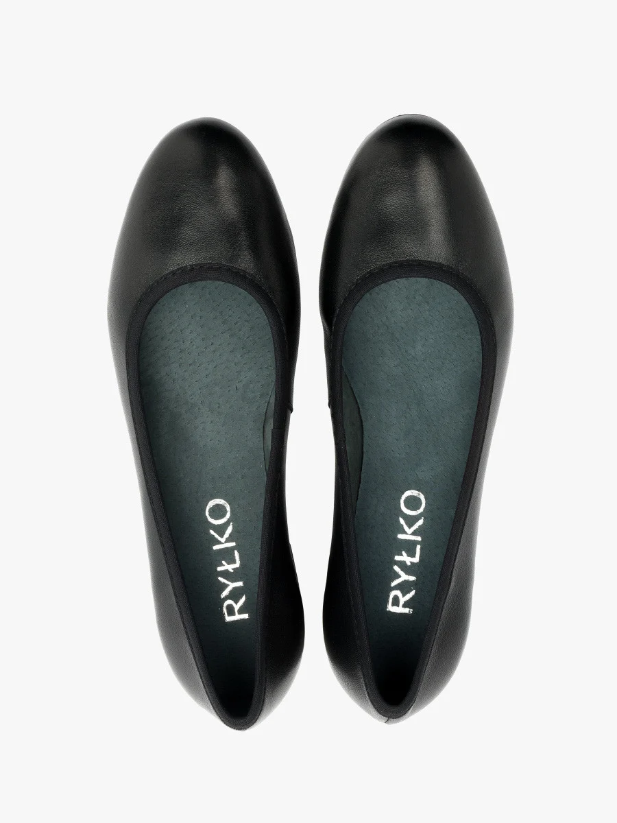 Czarne czółenka na niskim obcasie