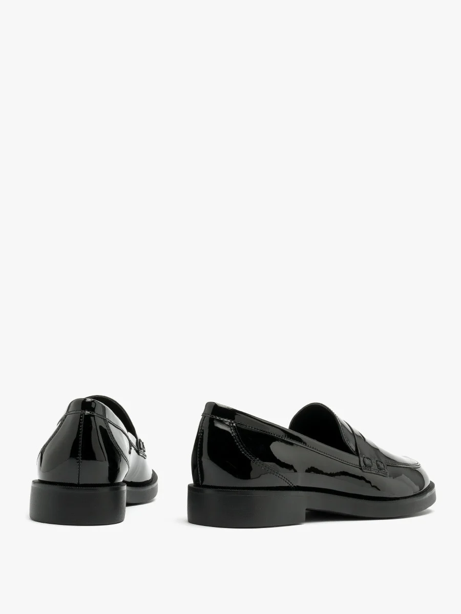 Lakierowane mokasyny damskie