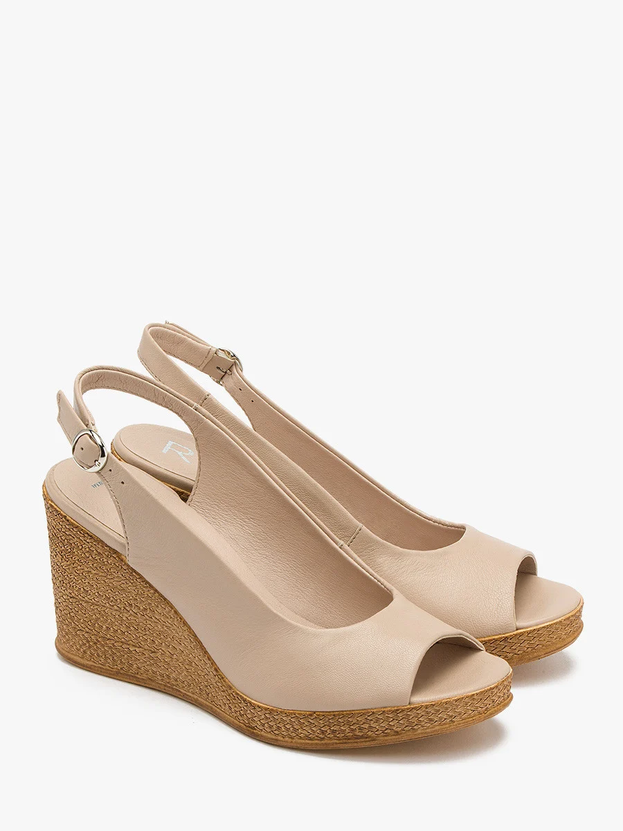 Beżowe sandały na wysokiej platformie