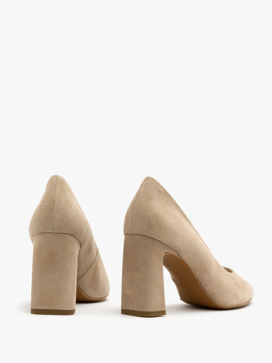 Beżowe czółenka na słupku