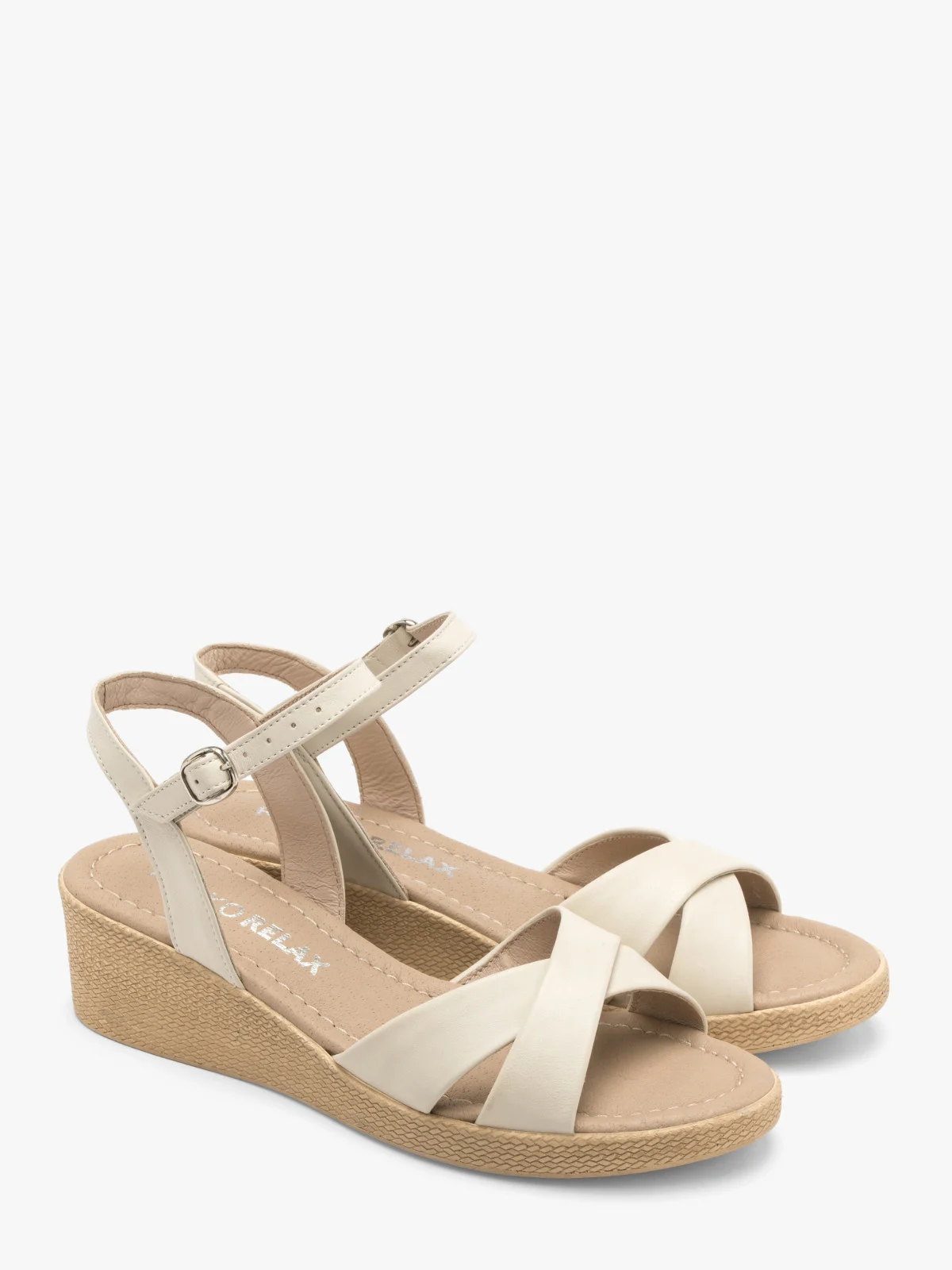 Kremowe sandały na niskiej platformie
