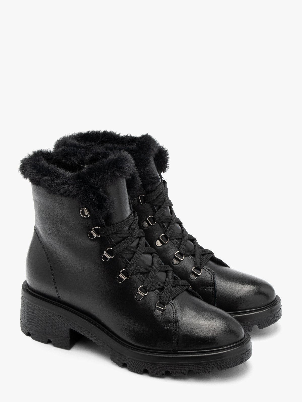 Czarne, sznurowane trzewiki z futrem