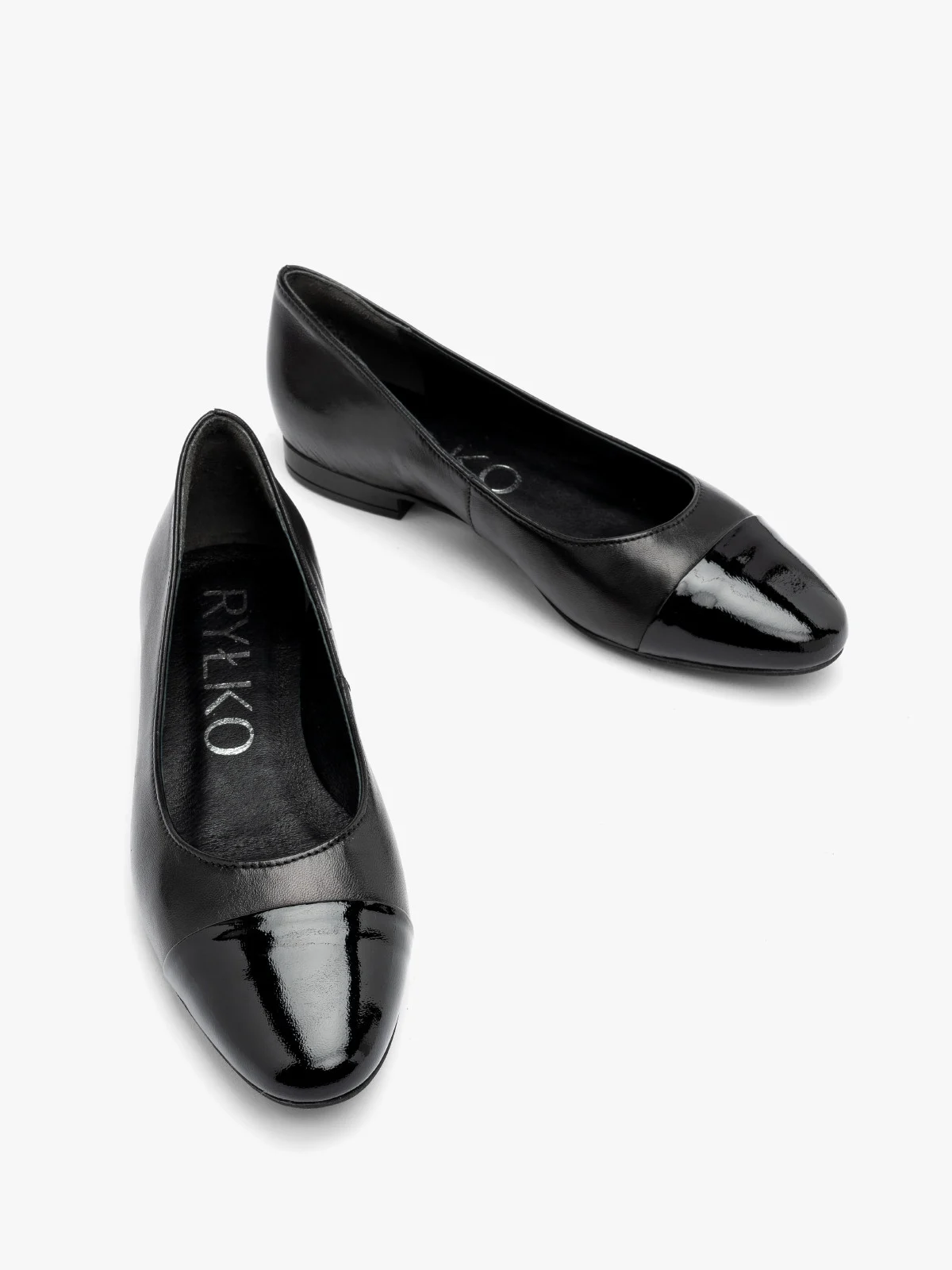 Czarne baleriny damskie z lakierowanym noskiem