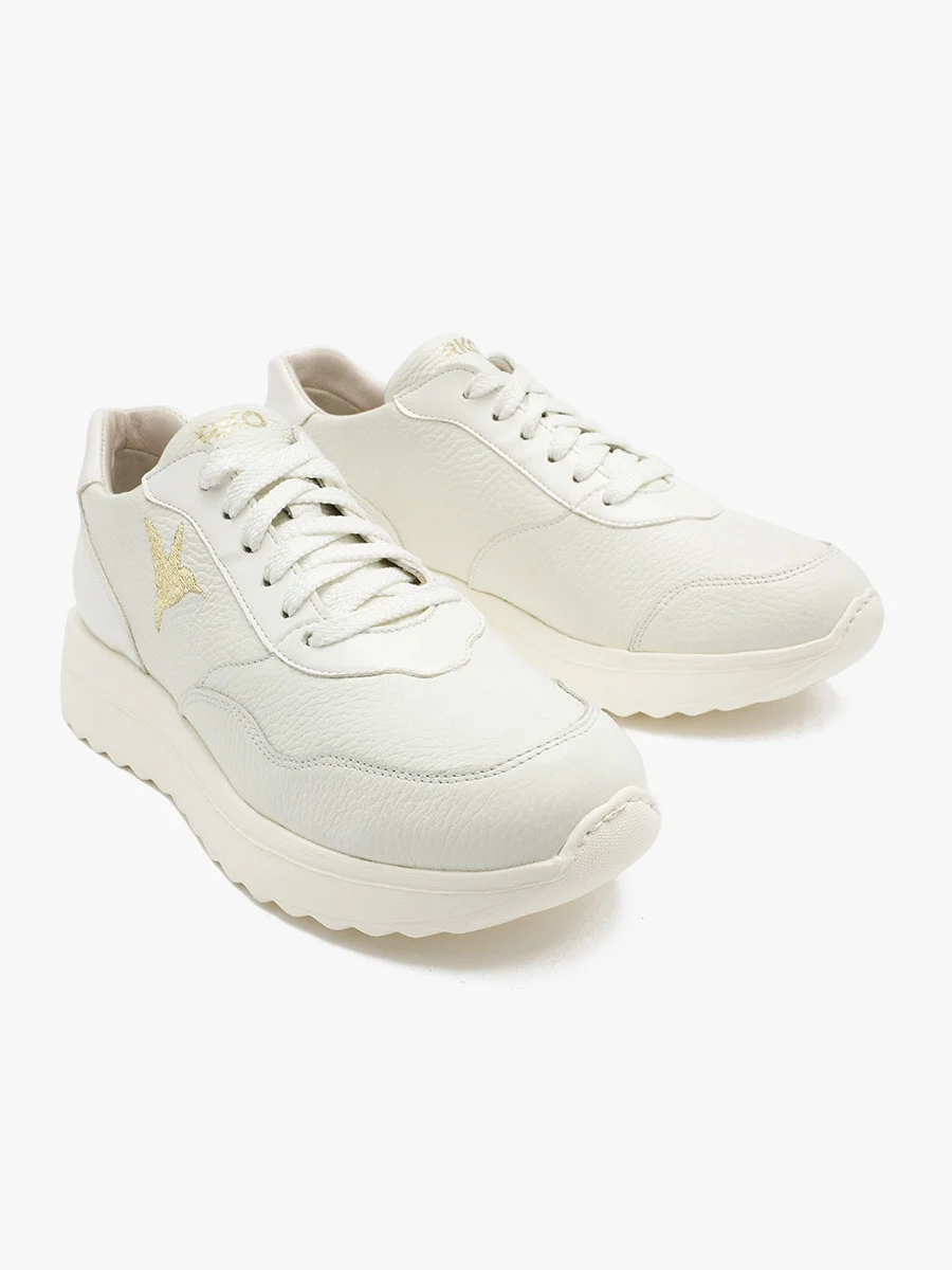 Białe półbuty sportowe ze złotymi detalami