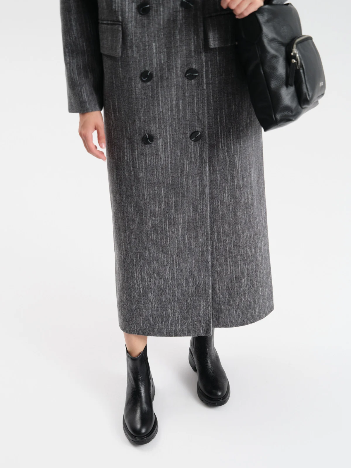 Czarne sztyblety damskie z dekoracyjnym cięciem przy gumie