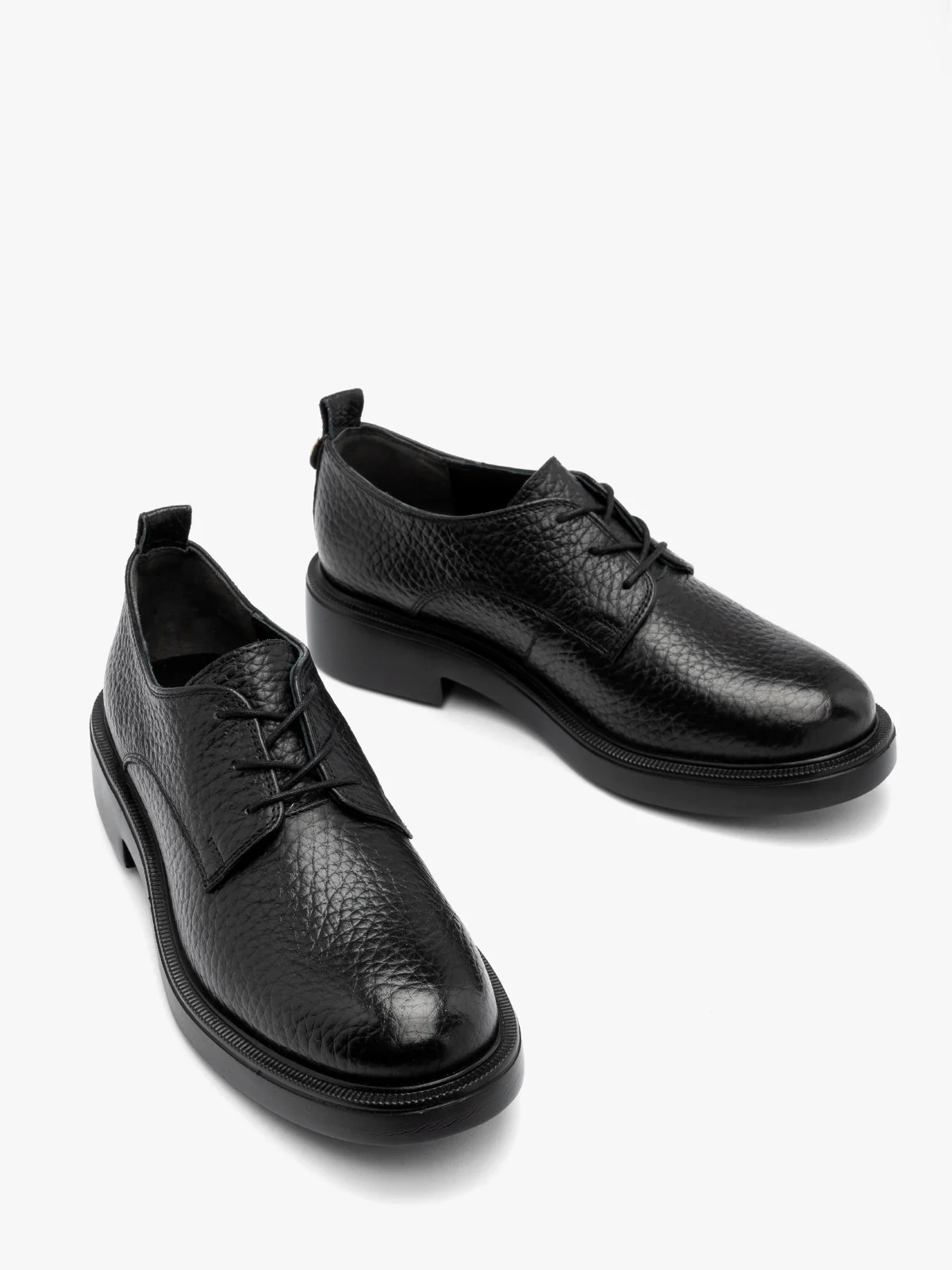 Klasyczne, czarne półbuty damskie