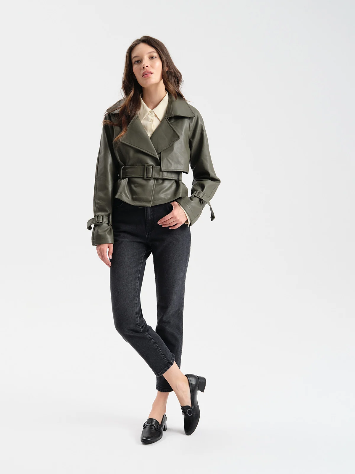 Czarne mokasyny na niskim obcasie