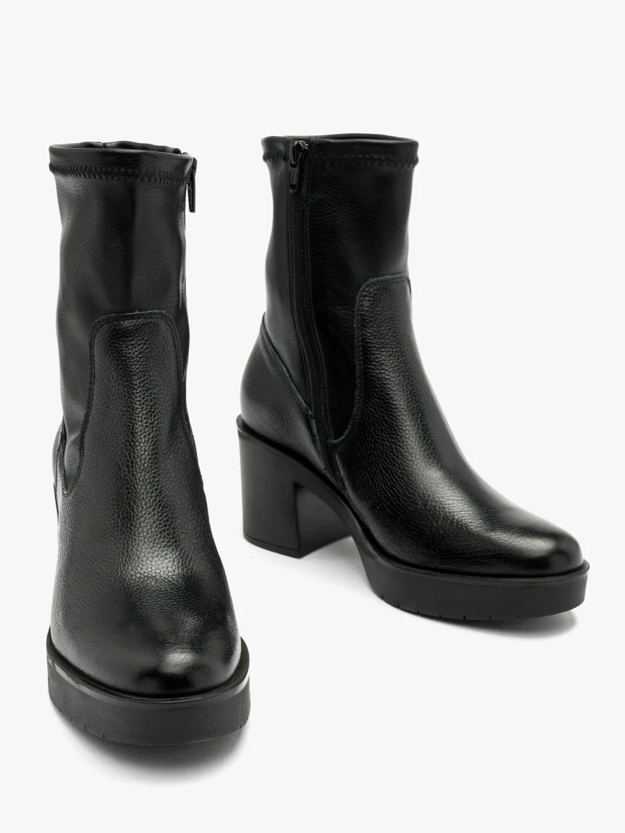 Czarne botki damskie na masywnym spodzie