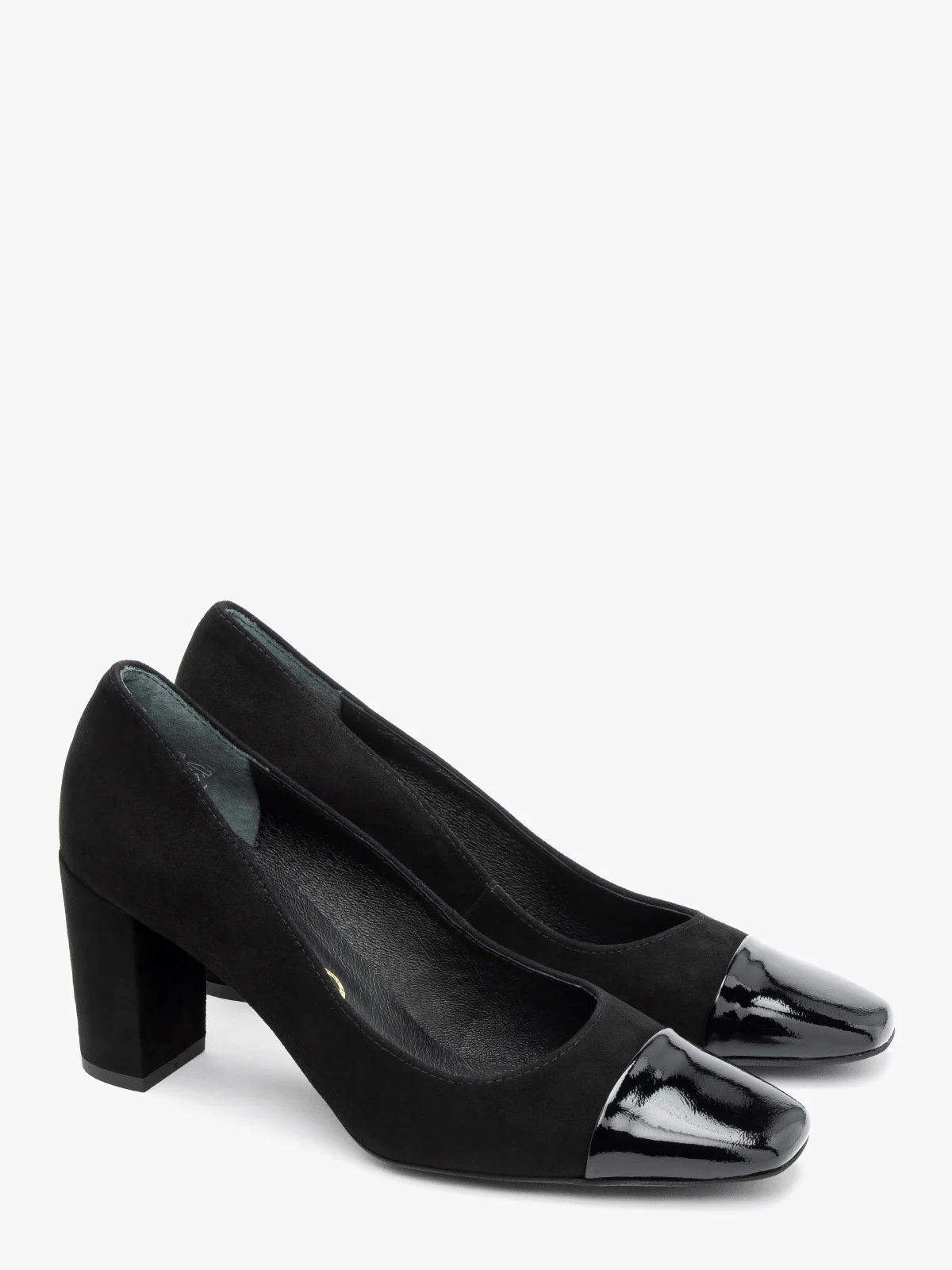 Czarne welurowe czółenka z lakierowanym noskiem