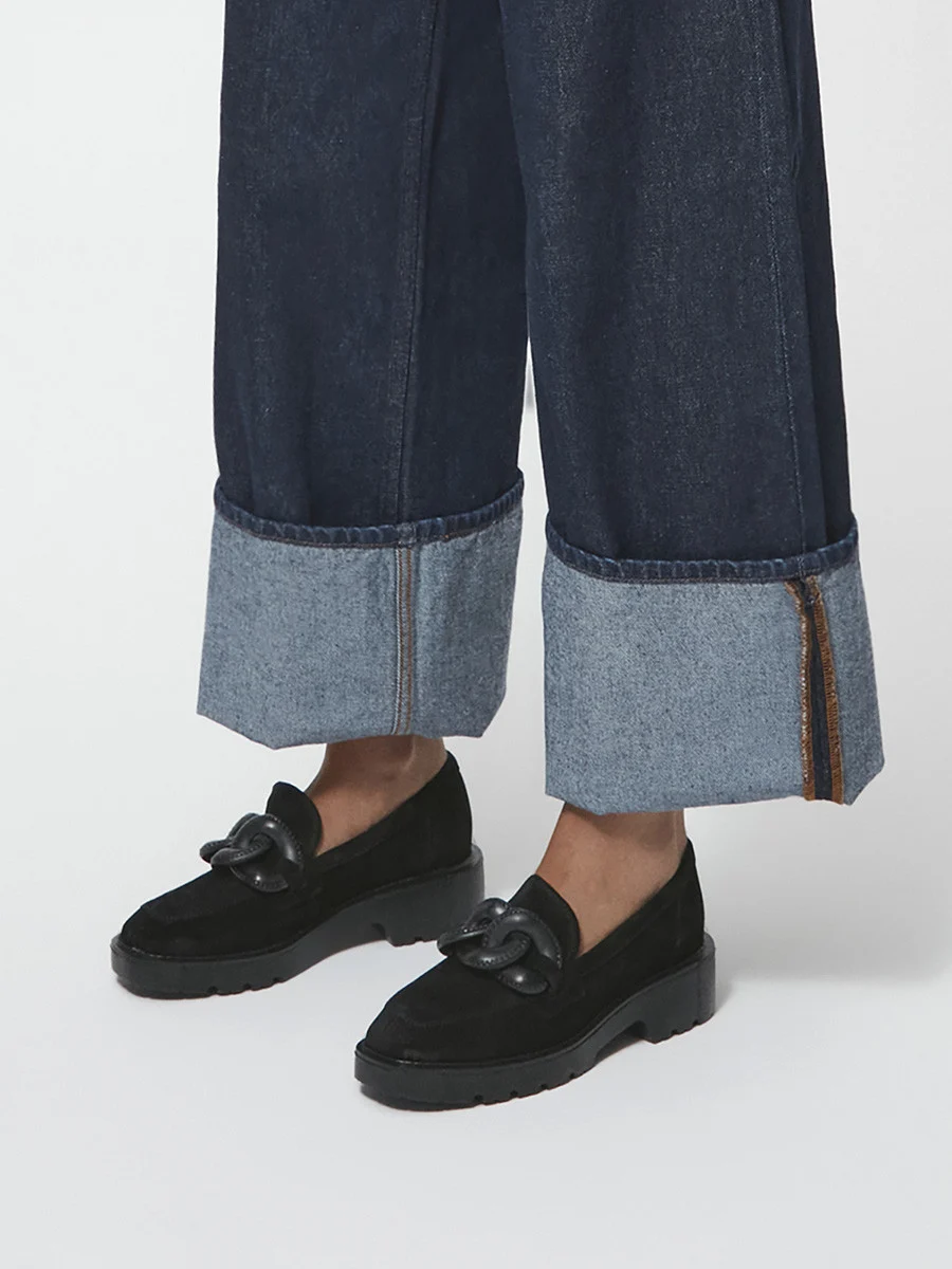 Czarne mokasyny z ozdobą