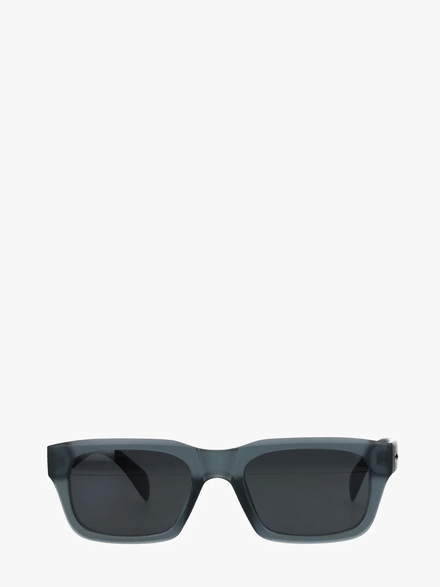 Okulary przeciwsłoneczne w niebieskiej oprawie