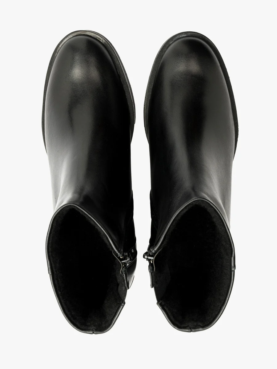 Czarne botki na masywnym obcasie