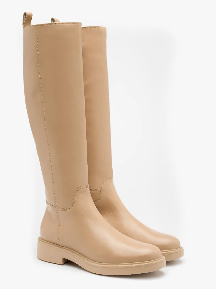 Beżowe kozaki z wąską cholewką
