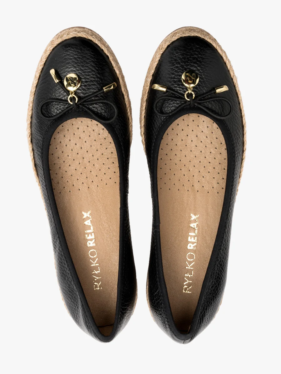 Czarne espadryle z ozdobną kokardą