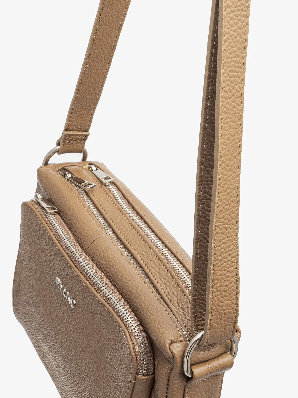 Beżowa torebka średniej wielkości