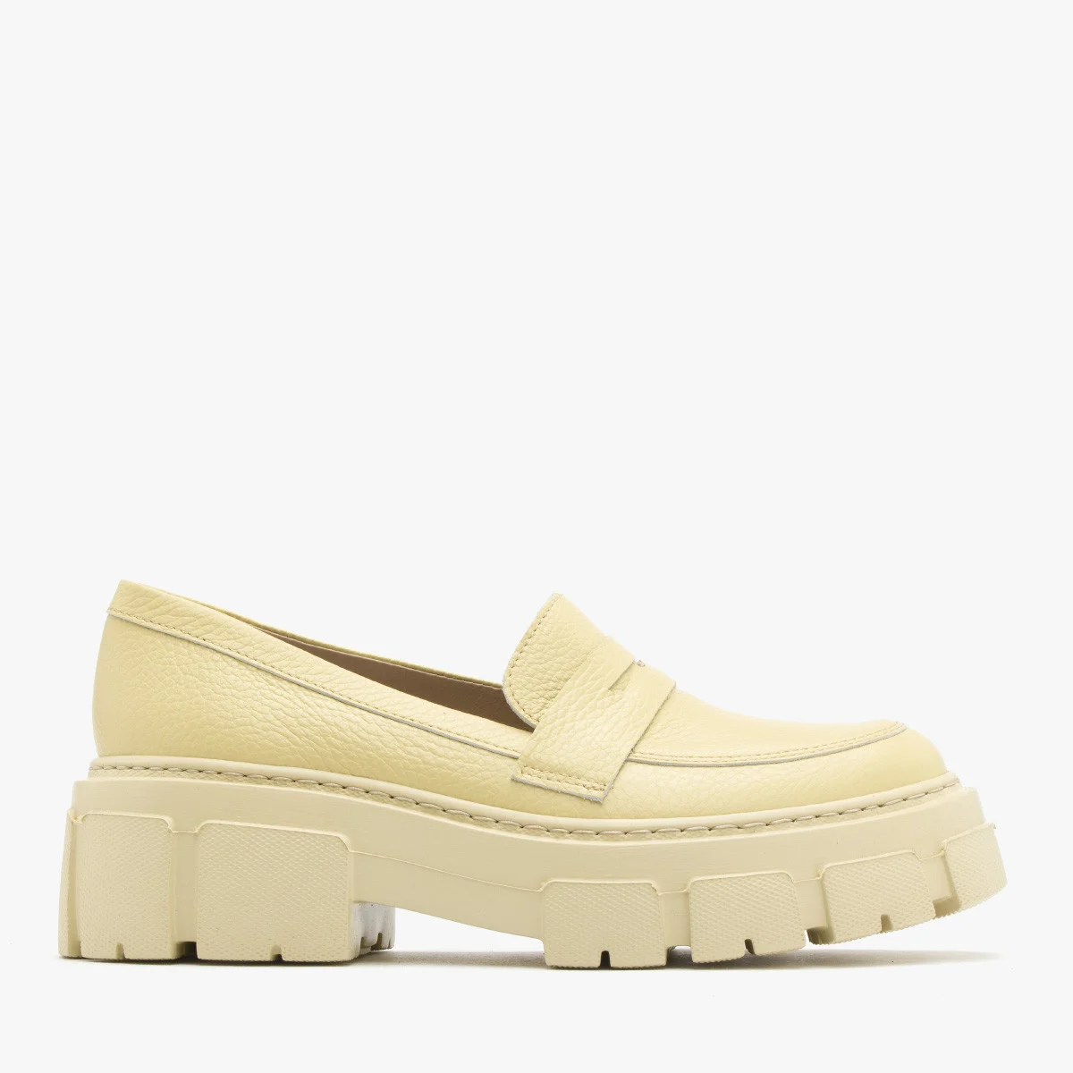 Żółte mokasyny na lekkiej podeszwie