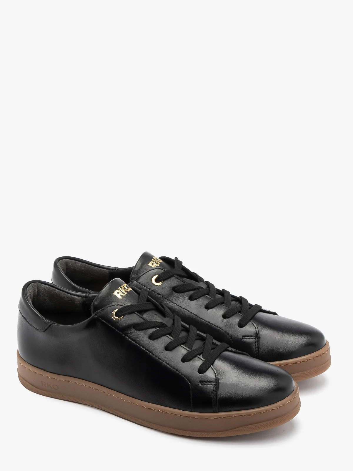 Czarne, sportowe półbuty na beżowym spodzie