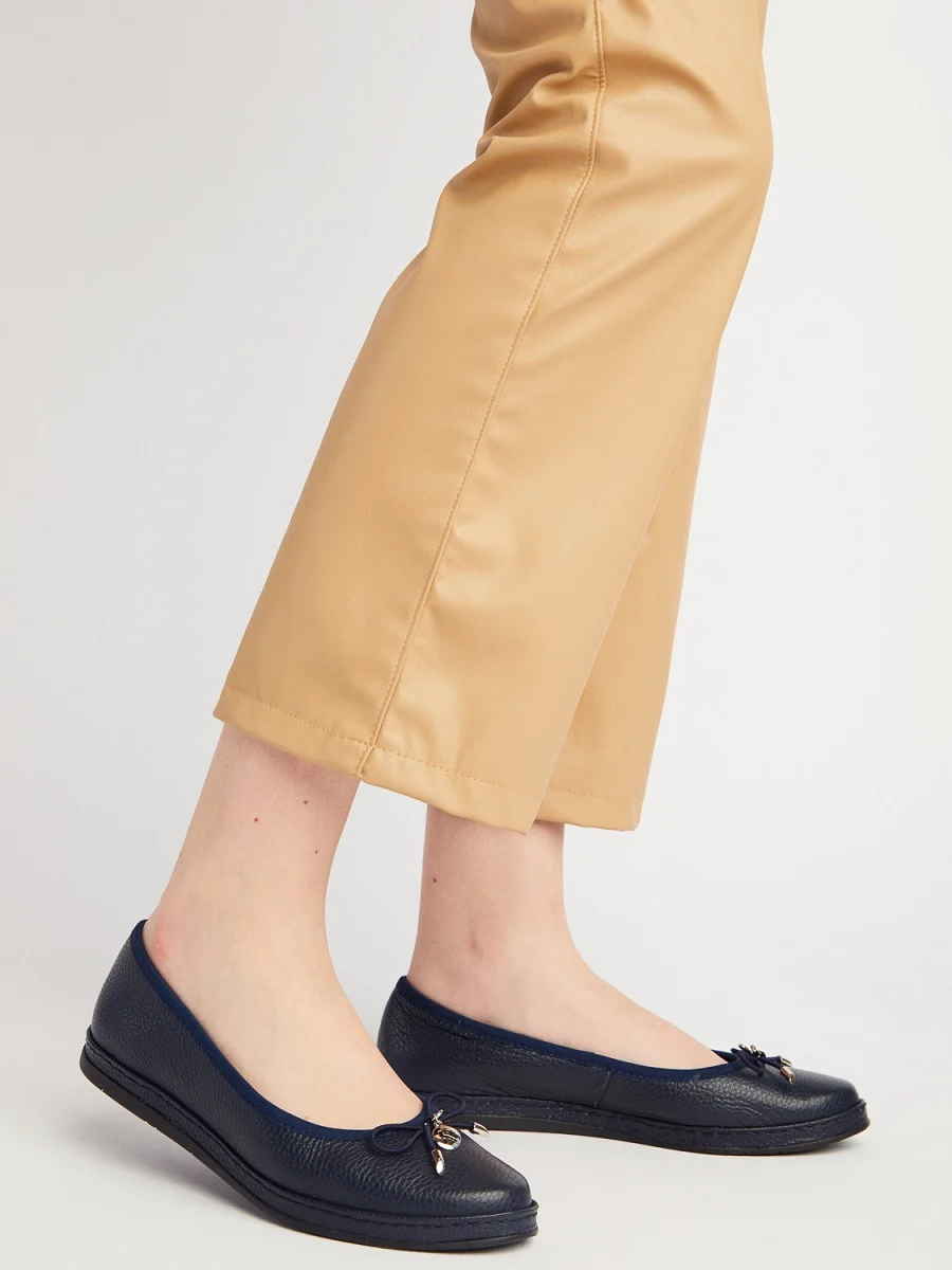 Granatowe baleriny z kokardką