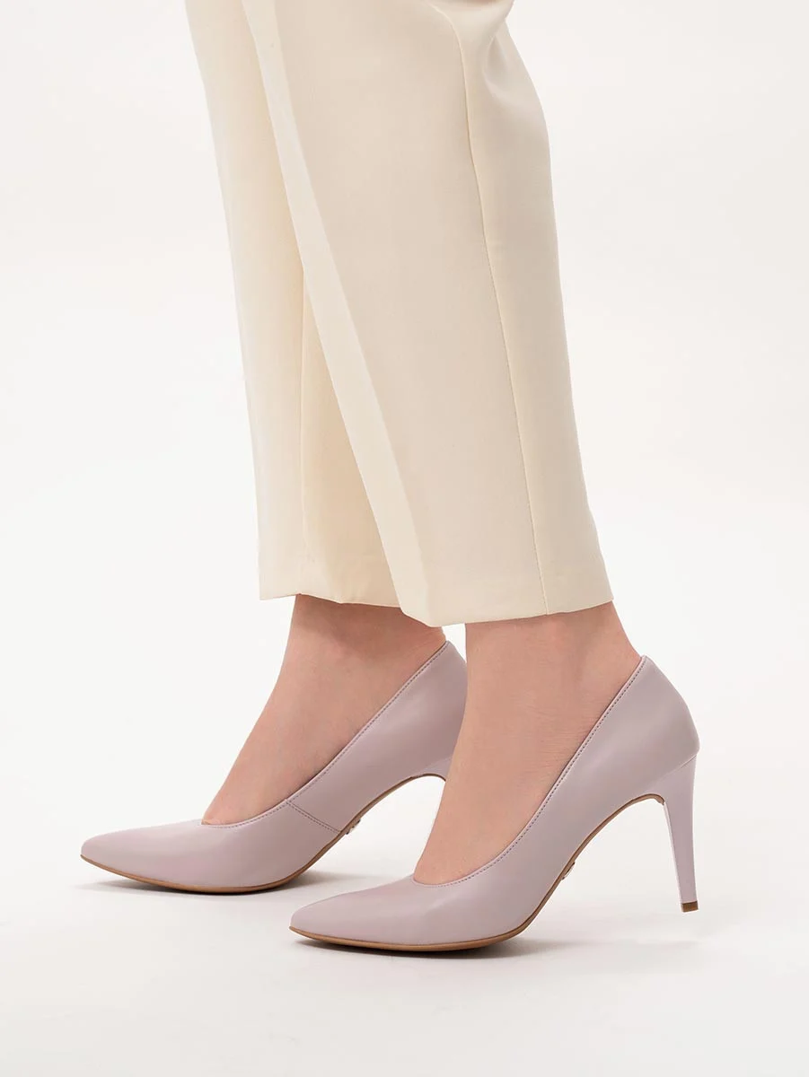 Liliowe czółenka na lakierowanej szpilce
