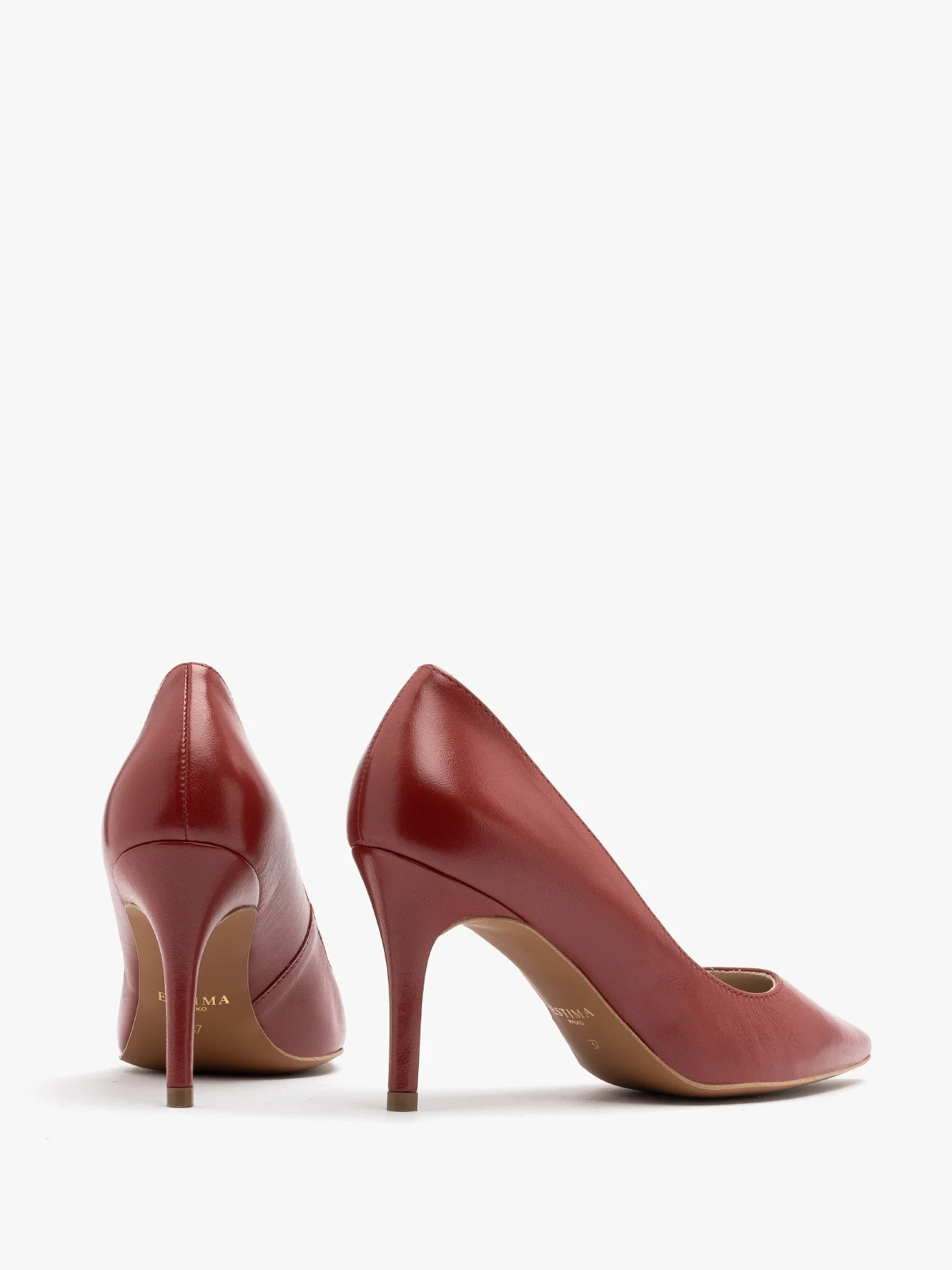 Czerwone czółenka na szpilce