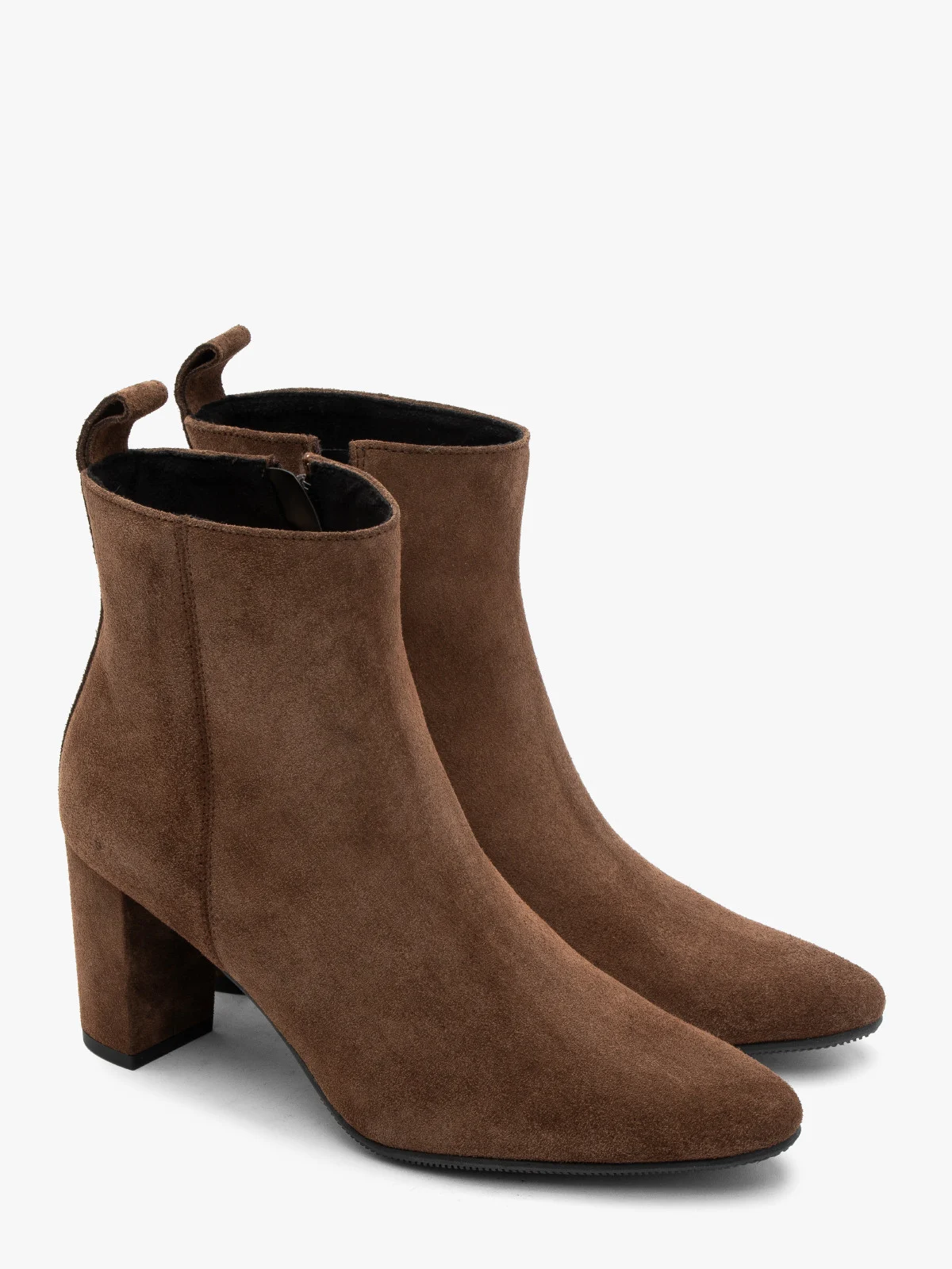 Welurowe botki damskie na słupkowym obcasie