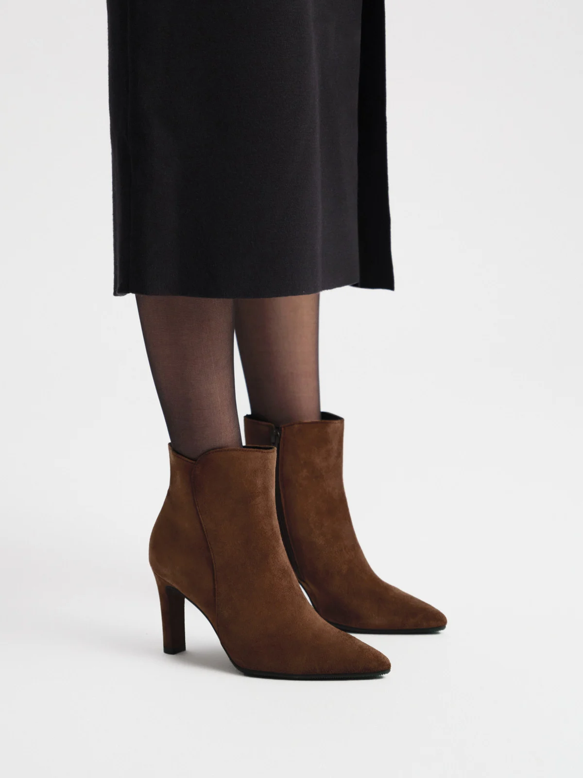 Brązowe botki damskie na grubej szpilce