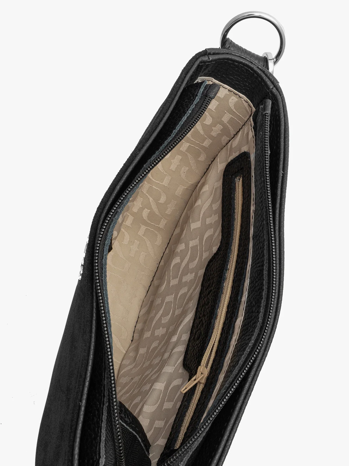 Mała, czarna torebka na szerokim pasku z taśmy