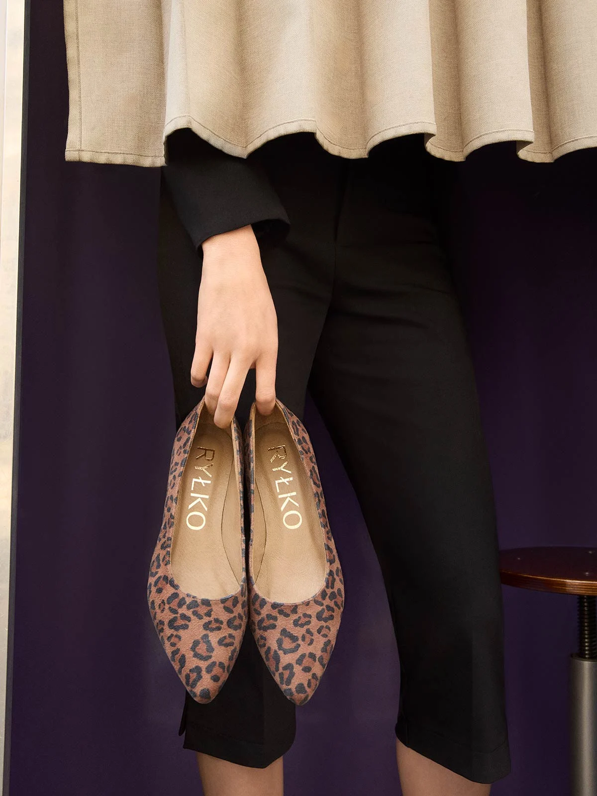 Niskie czółenka damskie w panterkę