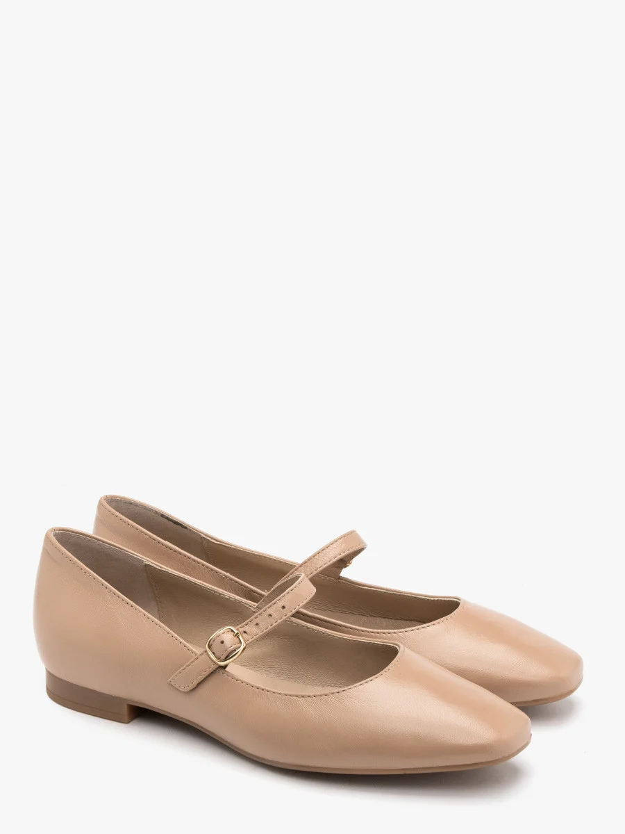 Beżowe baleriny z ozdobnym zapięciem