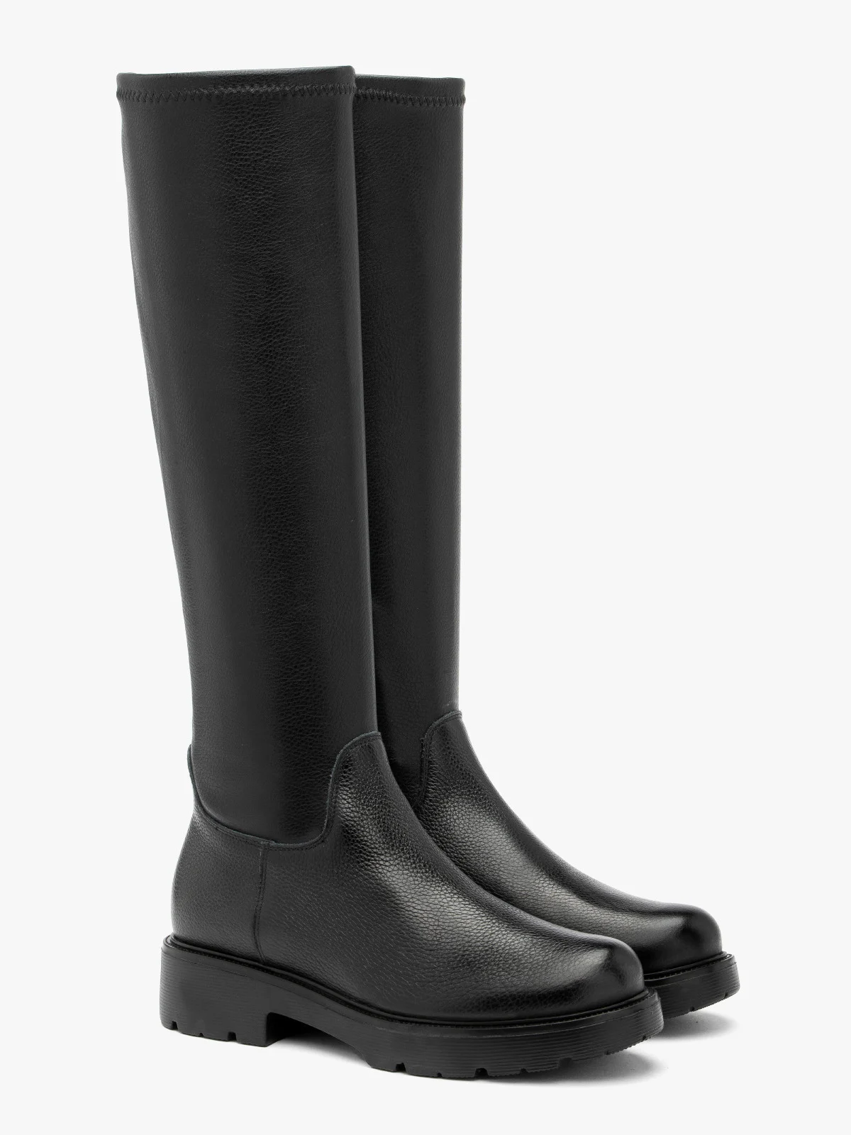 Czarne kozaki z elastyczną cholewką na lekkim spodzie