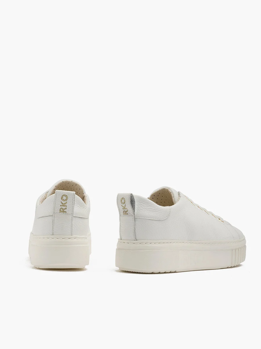 Białe półbuty sportowe ze złotymi detalami