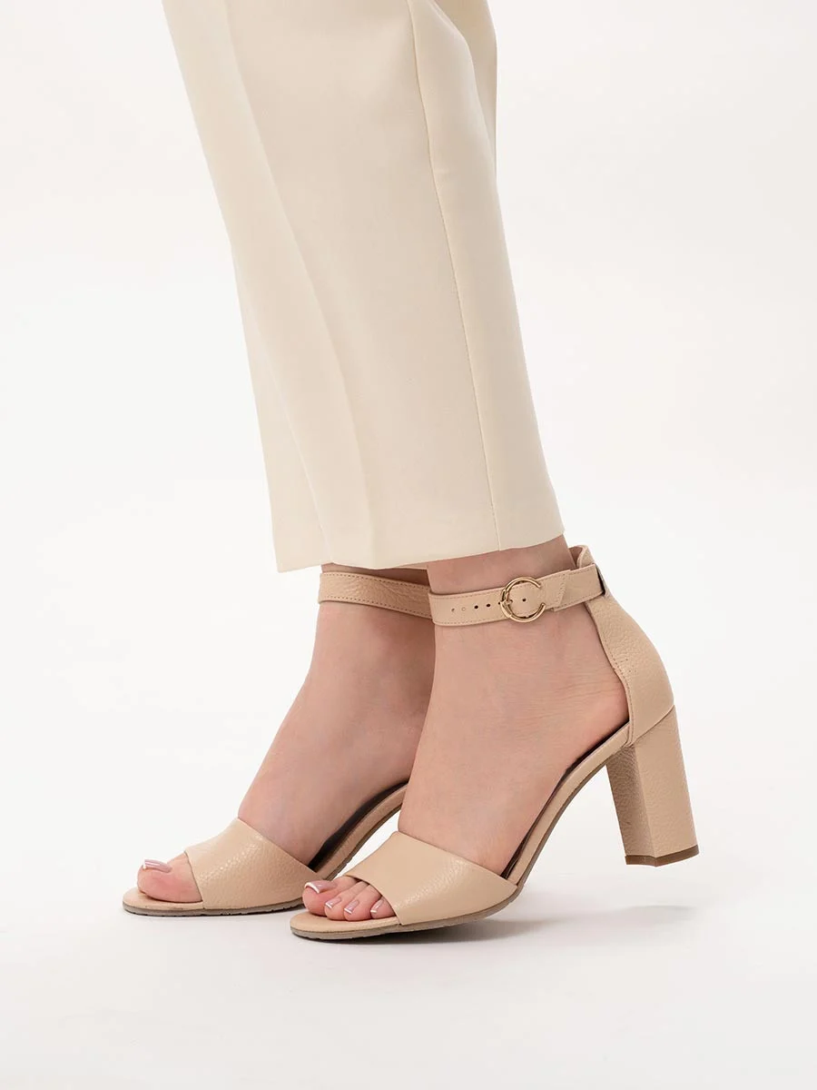 Pudrowo różowe dwuczęściowe sandały na słupku