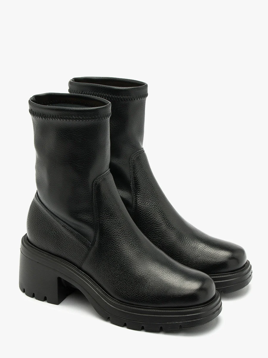 Czarne botki z elastyczna cholewą