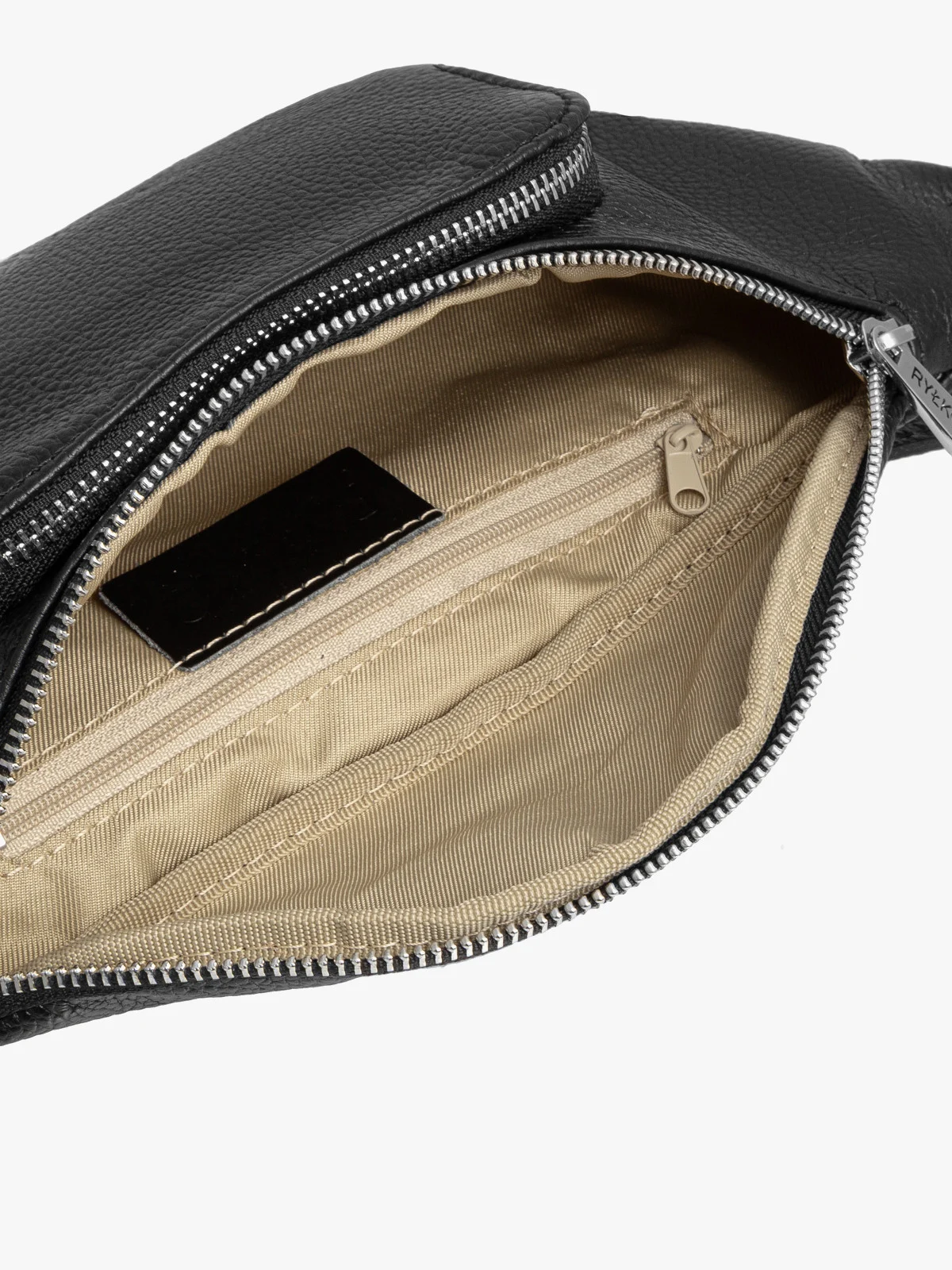 Czarna torebka nerka z poręczną zewnętrzną kieszenią