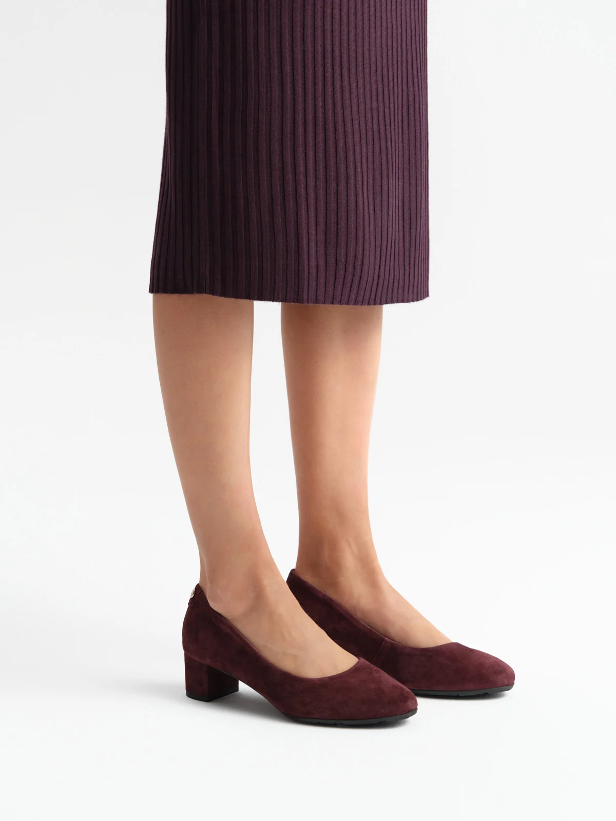 Bordowe czółenka na niskim słupku