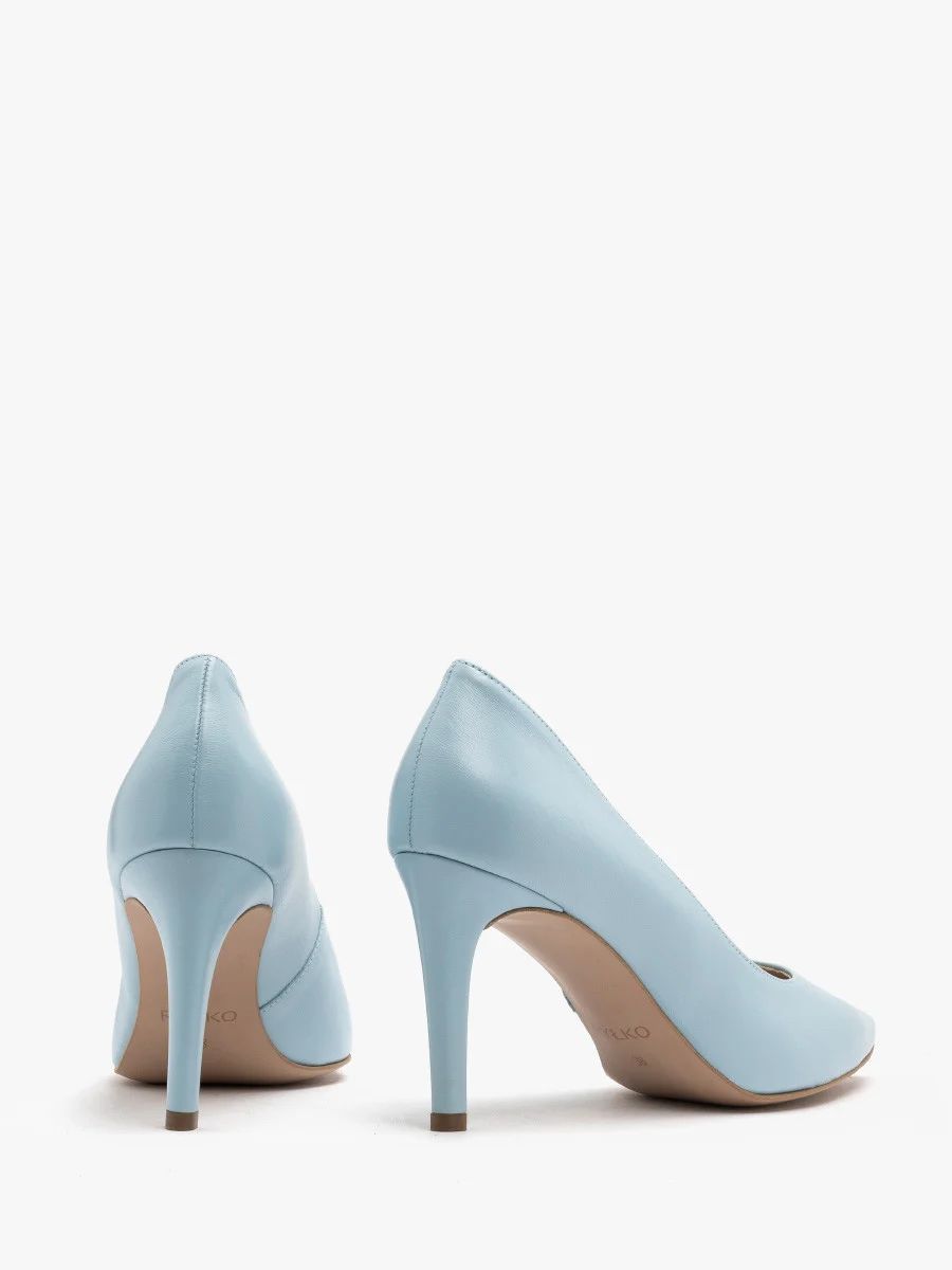 Niebieskie czółenka na szpilce